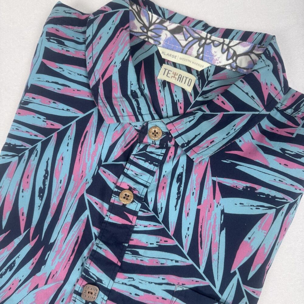 Te Aito Modern Warrior Men's X- Large Button up Short Sleeve Hawaiian Shirt